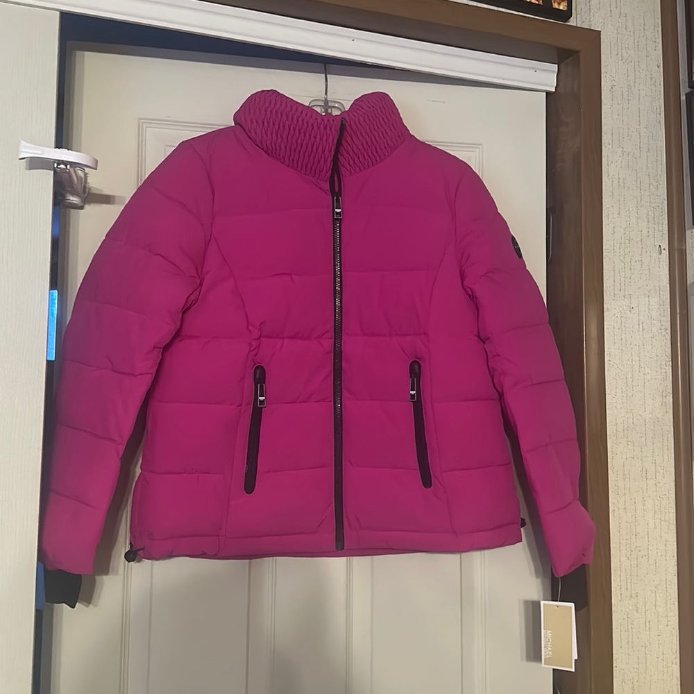 MICHAEL MICHAEL KORS Stand-Away Collar Short Puffer Coat: AZALEA (pink): SZ M